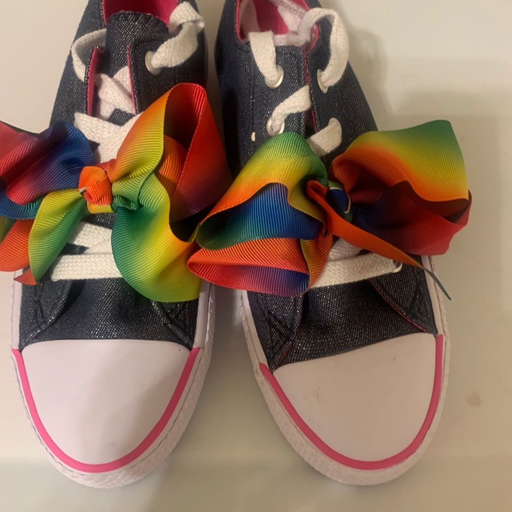 NEVER WORN Girls Sneakers